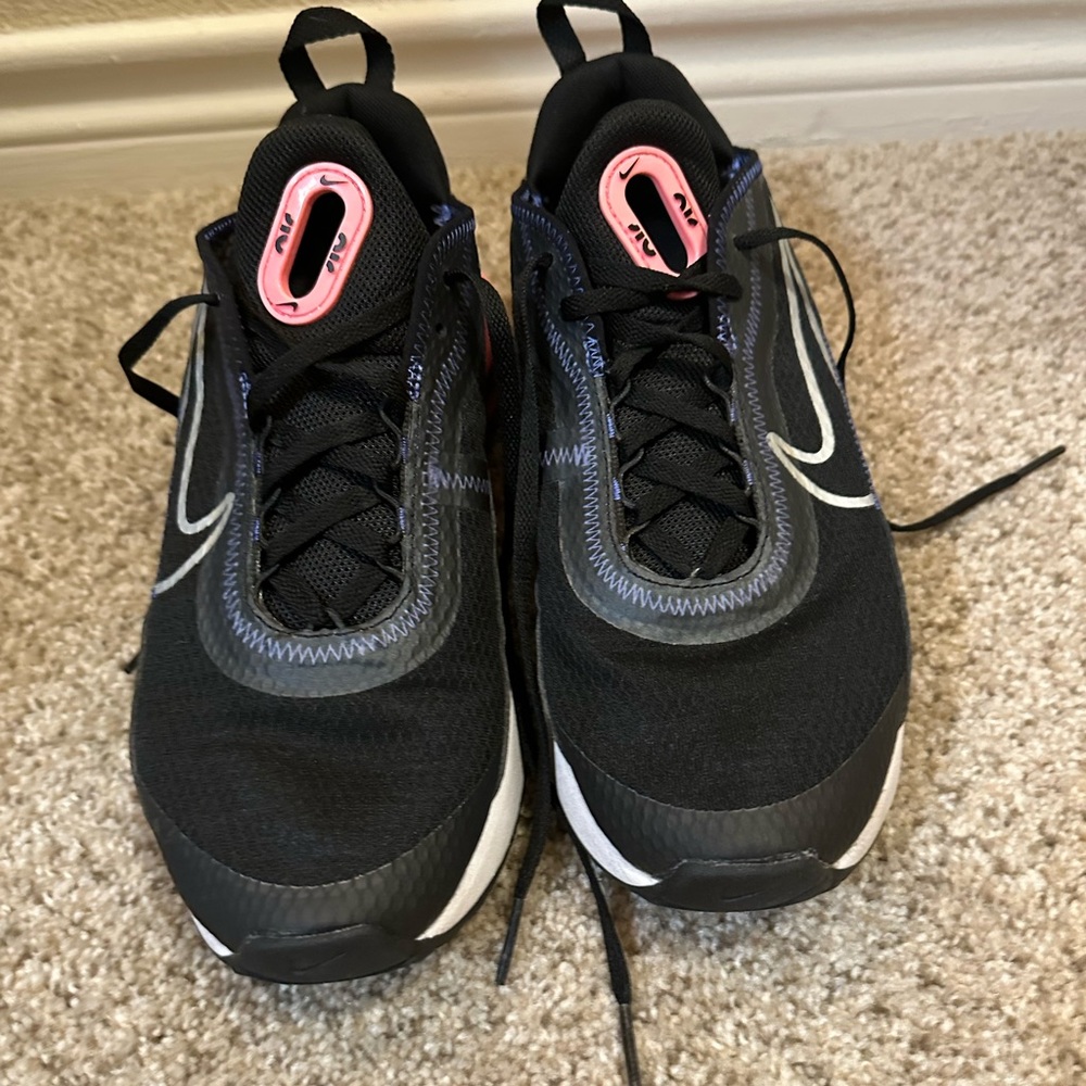 Women’s Nike air max 8.5